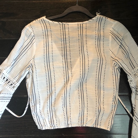 Lulu’s Top - Picture 3 of 3